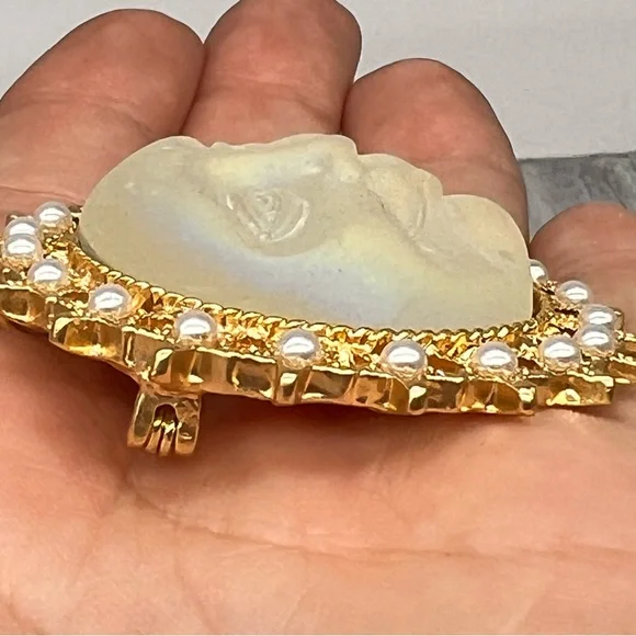 288. Vintage Celestial Luminous Iridescent Glass Face Faux Pearl Brooch Pendant - Picture 7 of 11